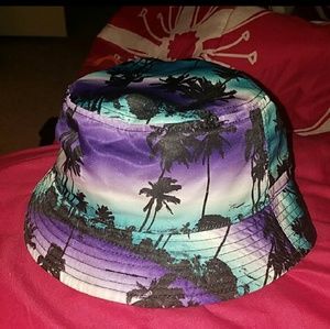 Topical hat never worn